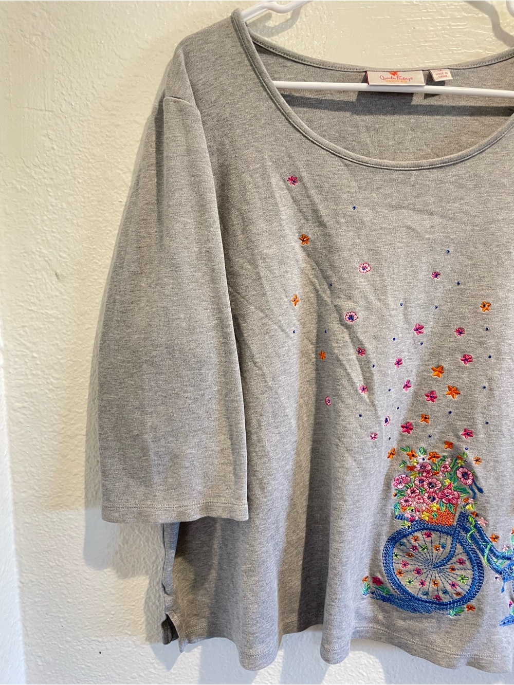 Quacker Factory 1X Gray Bicycle Floral Embroidered Rhinestone Top Knit Tee - Picture 2 of 7
